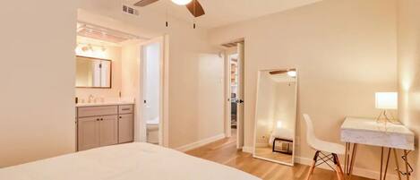 1 bedroom, desk, WiFi