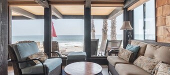 Whale Rock House (Beach Front, Downstairs)