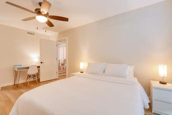 1 bedroom, desk, WiFi