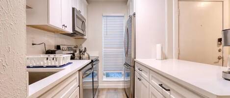 ثلاجة، ميكروويف، فرن، غسالة أطباق