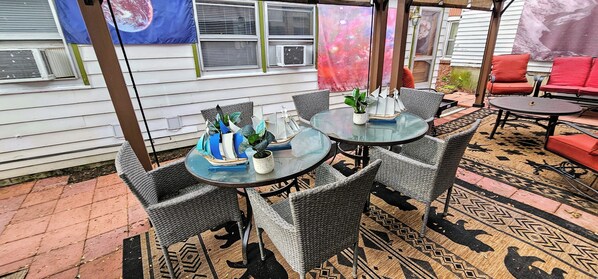 تناول الطعام بالخارج