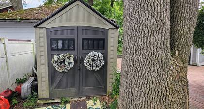 Newly Updated Cozy Home ~ Located Downtown, UVM, Hospital Includes 8 Bikes!