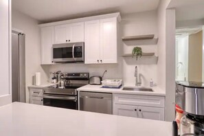 冰箱、微波炉、烤箱、洗碗机