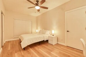 1 Schlafzimmer, Schreibtisch, WLAN