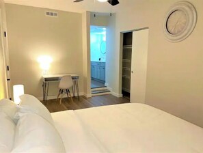 1 多间卧室、办公桌、WiFi