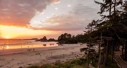The Perch | Relaxing 2 Bed Cabin + Hot Tub, Patio, and Inlet Views