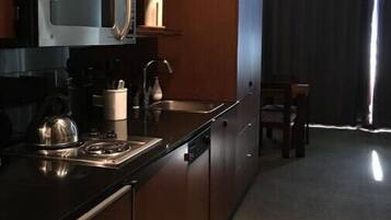 冷蔵庫、電子レンジ、コンロ、食器洗い機