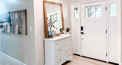 Lakefront retreat, perfect for Alabama or Mississippi State games.