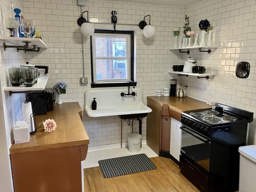 Charming & convenient house in downtown Marshall