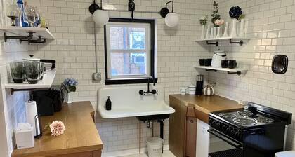 Charming & convenient house in downtown Marshall