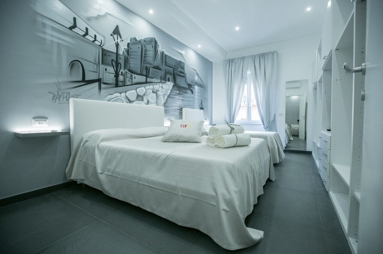 2 chambres, coffres-forts dans les chambres, bureau