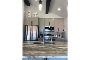 Fridge, microwave, oven, stovetop - Close to All Things Beachy! Ocean View! (Galveston)