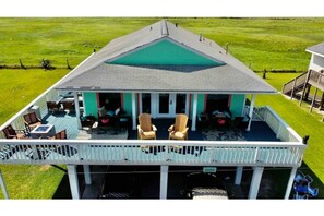 Outdoor dining - Close to All Things Beachy! Ocean View! (Galveston)