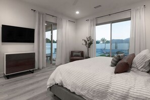 3 habitaciones, tabla de planchar con plancha y cuna de viaje