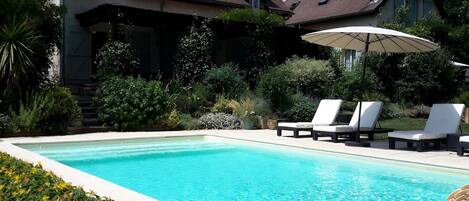 Outdoor pool, a heated pool