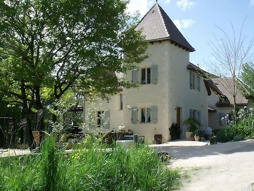 Serene Countryside Villa, Private Heated Pool, within walking distance of Cazals