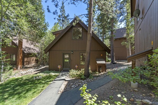 Exterior - Cozy Cedar Crest Cabin (Incline Village)