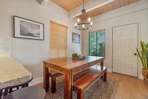 Dining - Cozy Cedar Crest Cabin (Incline Village)