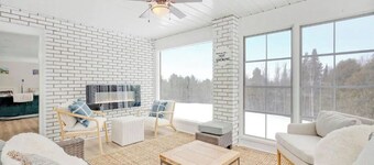 Calabogie House, Hot Tub, 90 Acre Estate, Close to ATV and Snowmobile Trails.