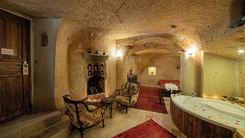 Premium bedding, minibar, individually decorated, individually furnished