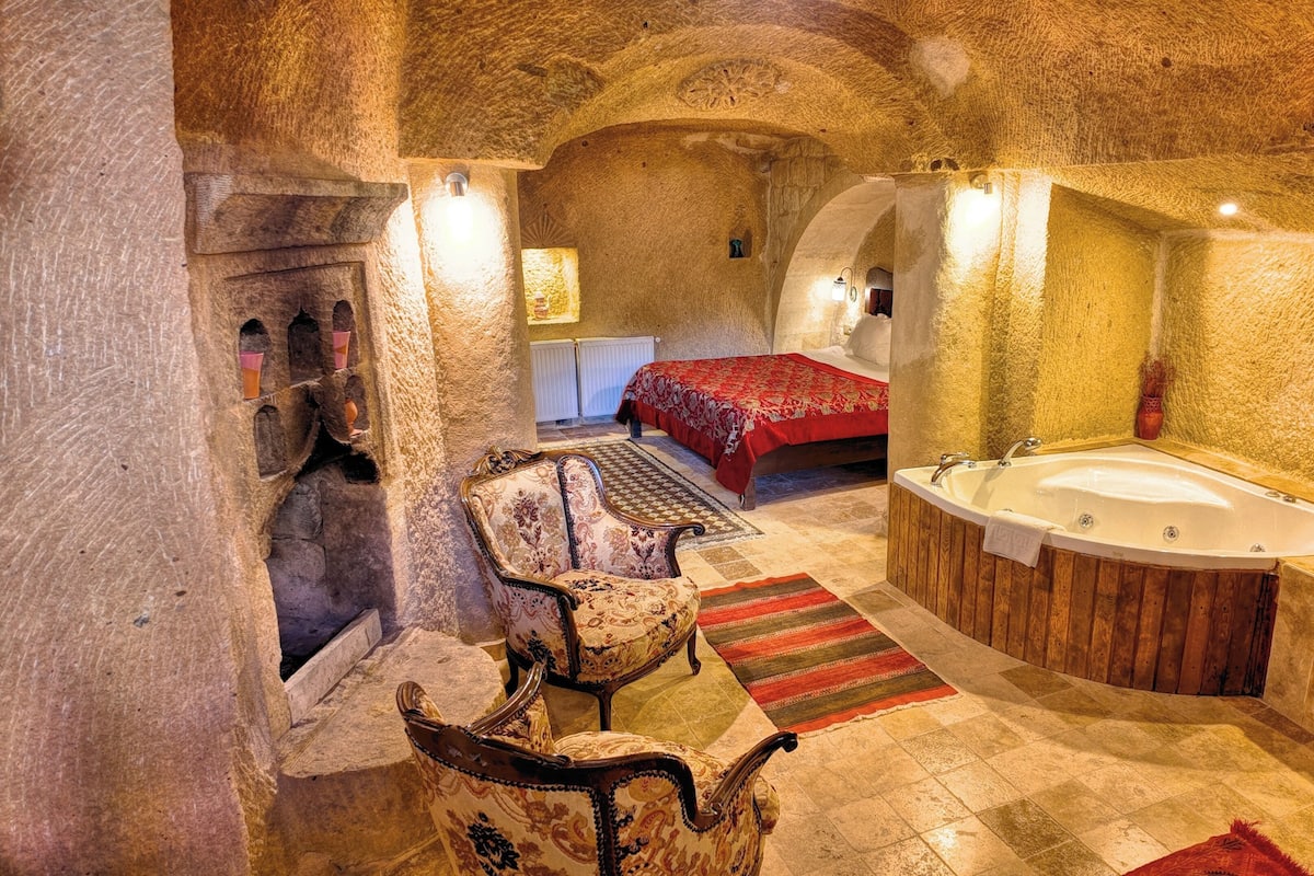 1 bedroom, premium bedding, minibar, individually decorated