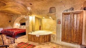 Marselan Deluxe | Premium bedding, minibar, individually decorated, individually furnished