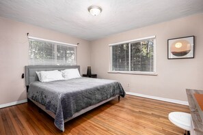 4 bedrooms, desk, iron/ironing board, free WiFi