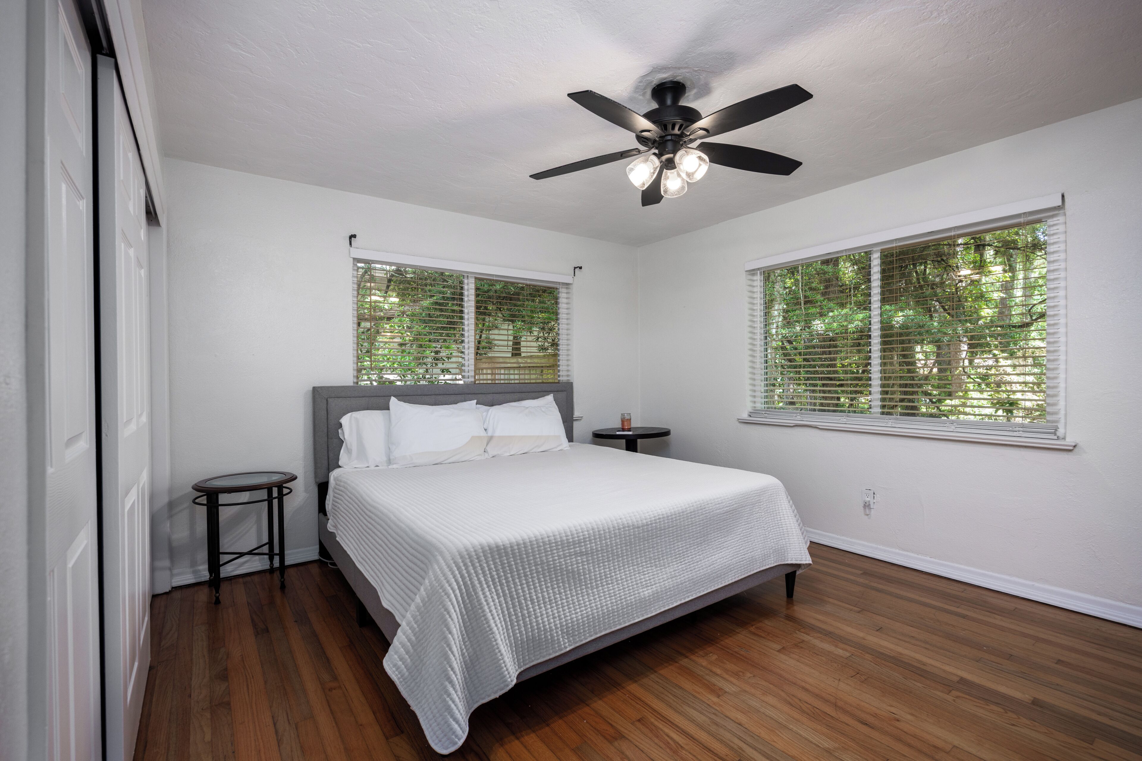 4 chambres, bureau, fer et planche à repasser, Wi-Fi gratuit