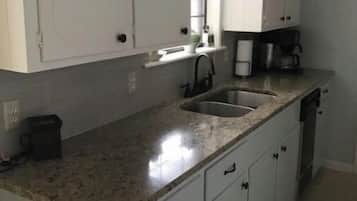 Frigorífic, microones, forn i placa de cuina