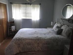 3 bedrooms, iron/ironing board, WiFi, bed sheets
