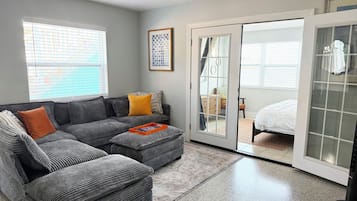 2 habitaciones, tabla de planchar con plancha y cuna de viaje