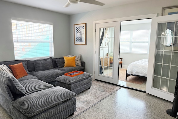 The bright and airy living room overlooks the master bedroom and the intracoastal. Large TV with cable. Unit has excellent Wifi.