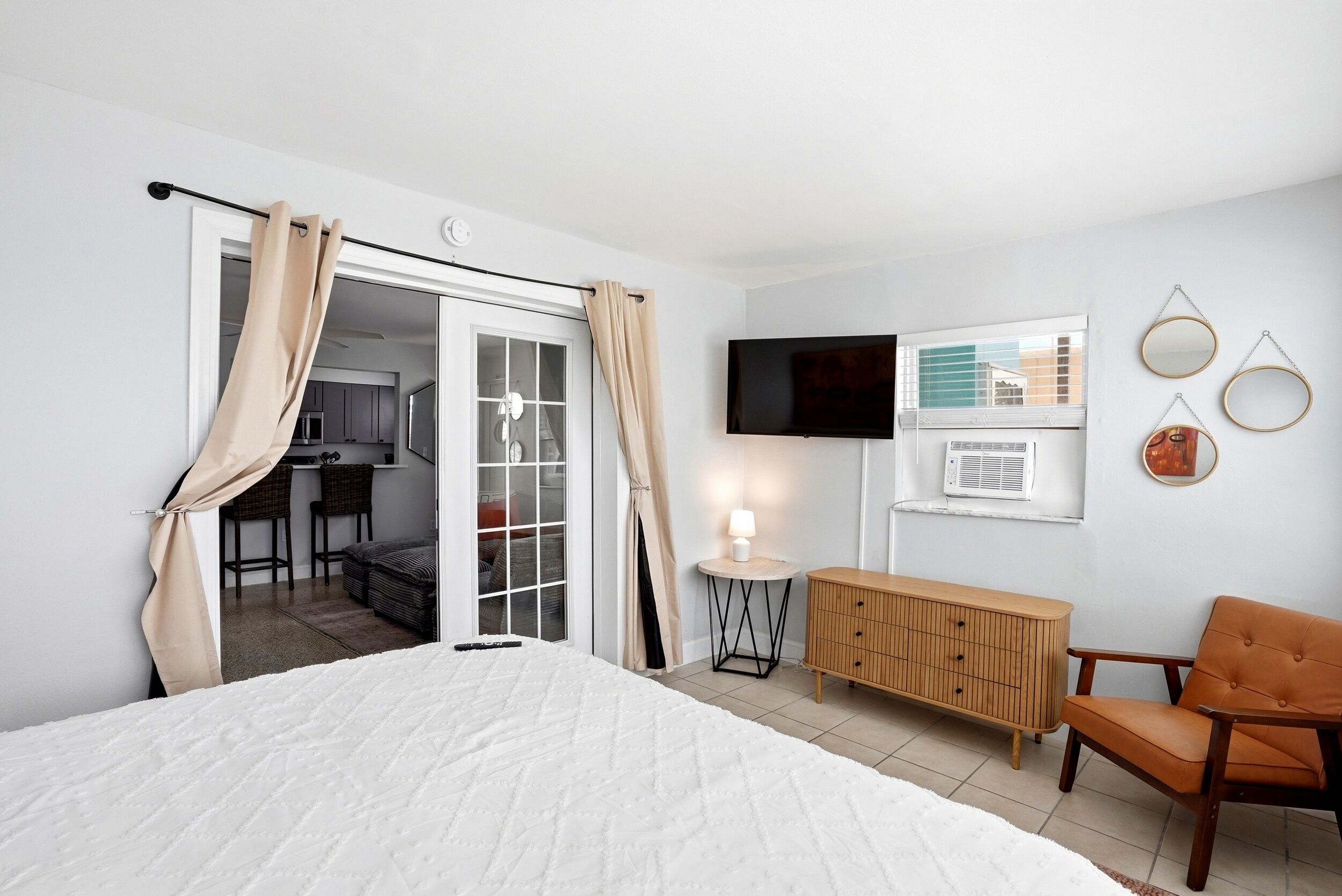 2 bedrooms, iron/ironing board, travel cot, free WiFi