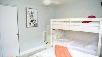 2 chambres, fer et planche à repasser, lit parapluie, Wi-Fi gratuit