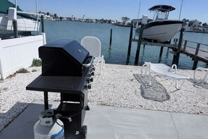 Property grounds - Book now to enjoy waterfront views in Indian Rocks Beach in this chic waterfront condo! (Indian Rocks Beach)