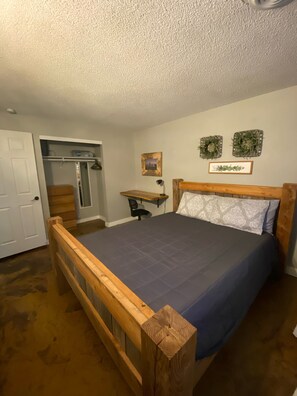 3 bedrooms, desk, free WiFi, bed sheets