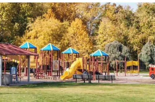 Best Value in NW Boise- large backyard, fire pit, 10 min to downtown