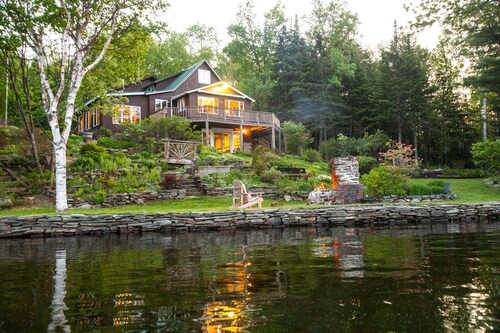 Sunrise Cove Lodge- Lakefront with Dock and Canoes/Kayaks! 
