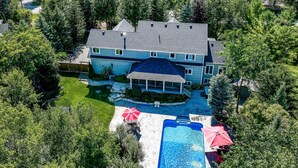 A large house with a swimming pool, surrounded by trees and a well-maintained lawn. - Tranquil 4 bed 4 bath home in Collingwood (Collingwood)