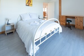 7 chambres, fer et planche Ă repasser, Wi-Fi gratuit, draps fournis