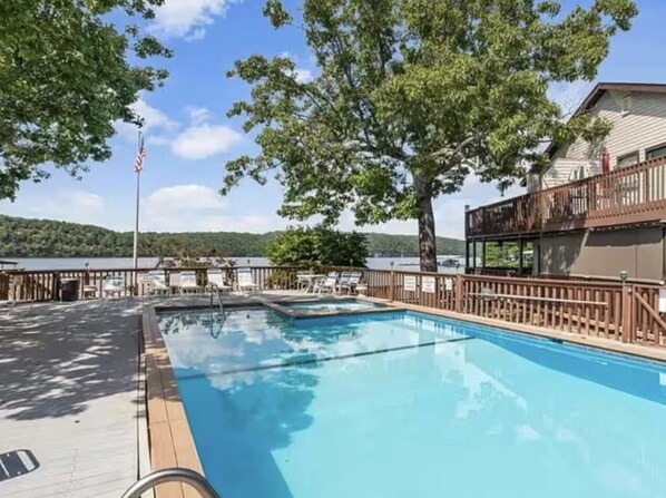 Pool - Water Front ⎮Private Deck ⎮ Direct Lake Views (Osage Beach)