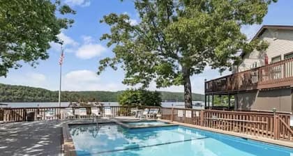 Water Front ⎮Private Deck ⎮ Direct Lake Views
