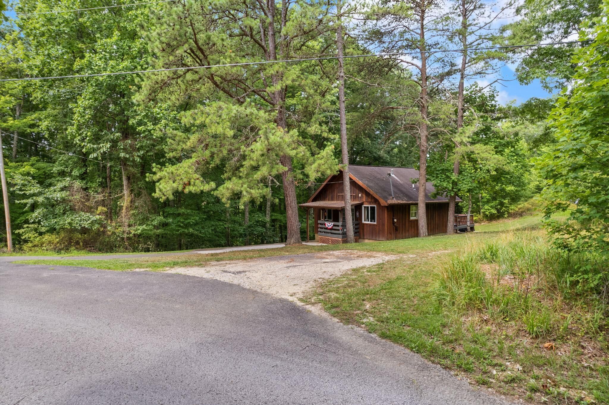 Pet Friendly, Cute Theme Decor, Wi-Fi,  Satelite TV, Hot Tub, Gas Grill