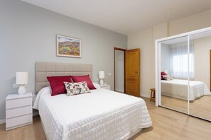 3 Schlafzimmer, Bügeleisen/Bügelbrett, WLAN, Bettwäsche
