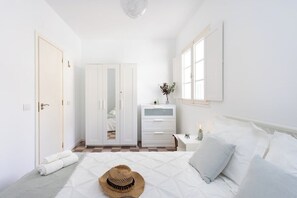 2 makuuhuonetta, silitysrauta/-lauta, Wi-Fi, vuodevaatteet