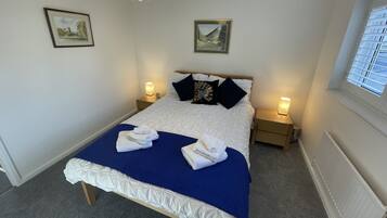 2 bedrooms, iron/ironing board, free WiFi