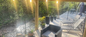 Riverside Two Bedroom Townhouse in Abergavenny with Car Charger.