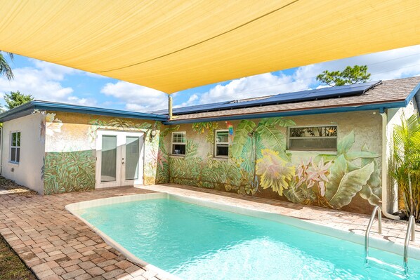 Outdoor pool, a heated pool - *NEW* HEATED POOL & Jacuzzi! Foosball! King Bed! (Pinellas Park)