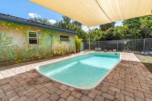 Outdoor pool, a heated pool - *NEW* HEATED POOL & Jacuzzi! Foosball! King Bed! (Pinellas Park)