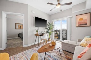 1 habitación, escritorio, tabla de planchar con plancha y wifi 